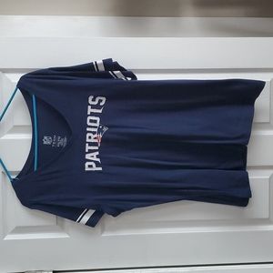 Women's patriots v neck tee shirt